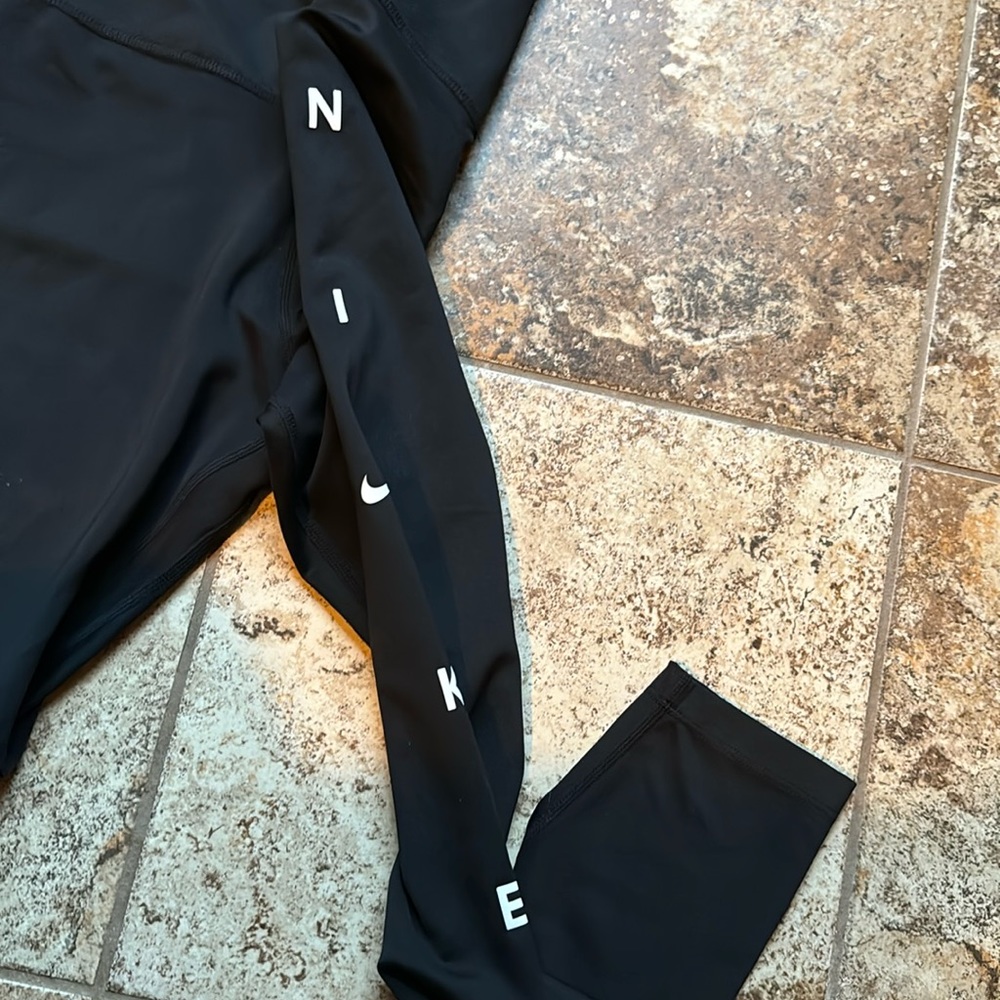 Super cute Nike leggings